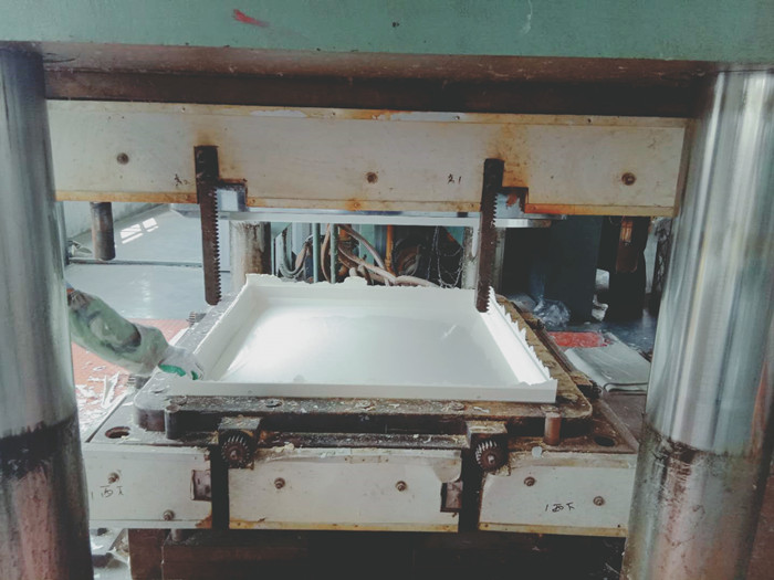 玻璃钢水箱的制作过程